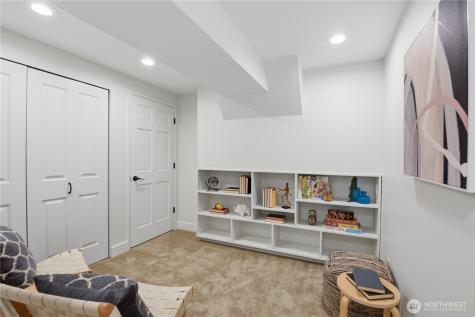 639 W Lake Sammamish Parkway NE Bellevue WA 98008
