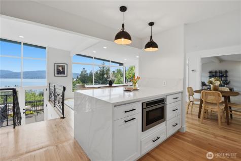 639 W Lake Sammamish Parkway NE Bellevue WA 98008