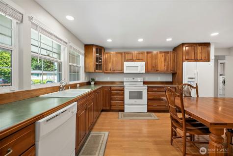 30022 6th Avenue SW Federal Way WA 98023