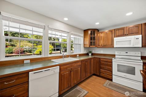 30022 6th Avenue SW Federal Way WA 98023