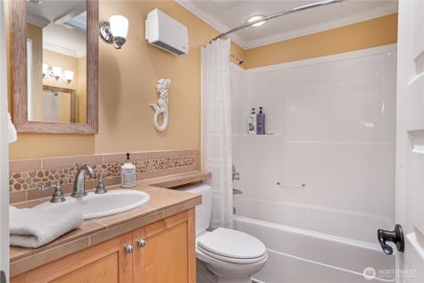 924 W Herron Boulevard NW Lakebay WA 98349