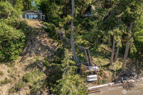 924 W Herron Boulevard NW Lakebay WA 98349