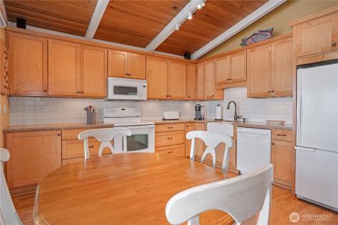 924 W Herron Boulevard NW Lakebay WA 98349