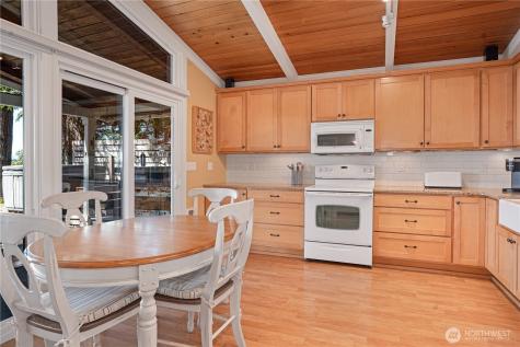 924 W Herron Boulevard NW Lakebay WA 98349