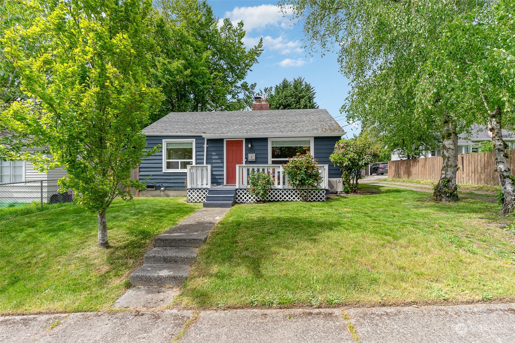 5258 S Cloverdale Place Seattle WA 98118