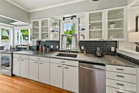 5761 35th Avenue NE Seattle WA 98105