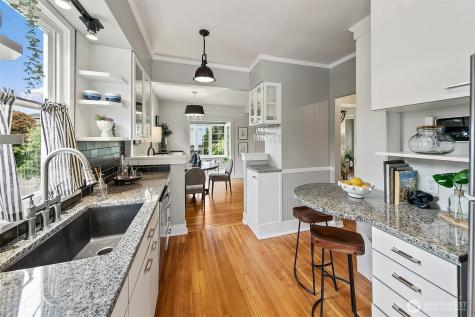 5761 35th Avenue NE Seattle WA 98105