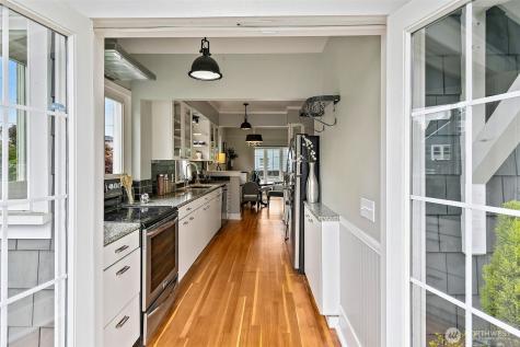 5761 35th Avenue NE Seattle WA 98105