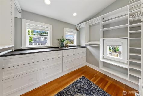 5761 35th Avenue NE Seattle WA 98105