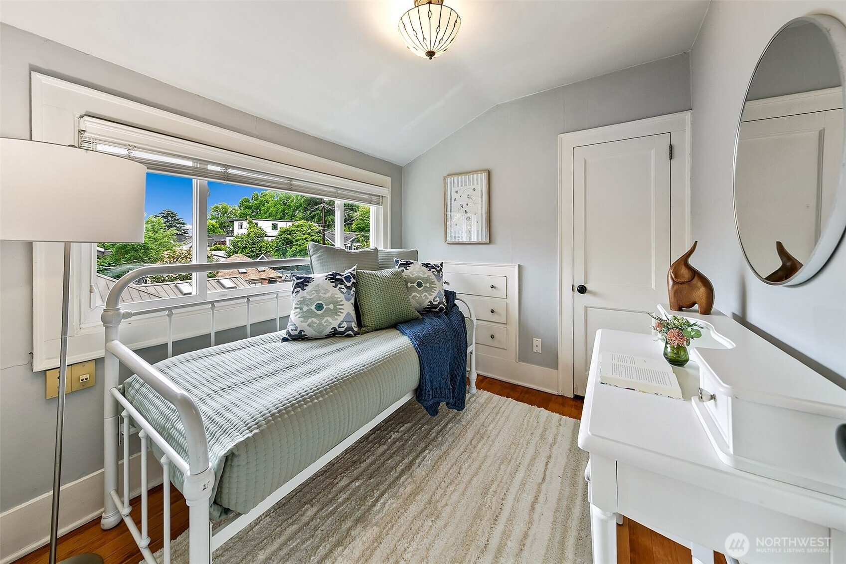 5761 35th Avenue NE Seattle WA 98105