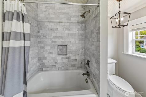 5761 35th Avenue NE Seattle WA 98105