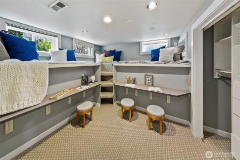 5761 35th Avenue NE Seattle WA 98105
