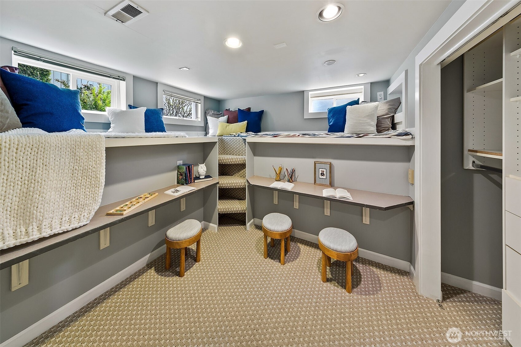 5761 35th Avenue NE Seattle WA 98105