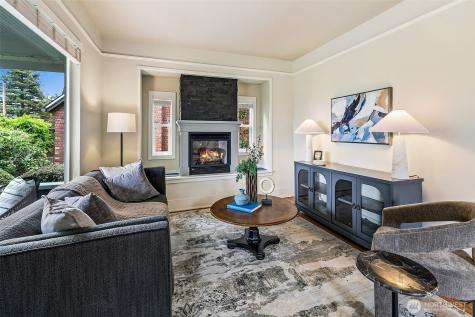 5761 35th Avenue NE Seattle WA 98105