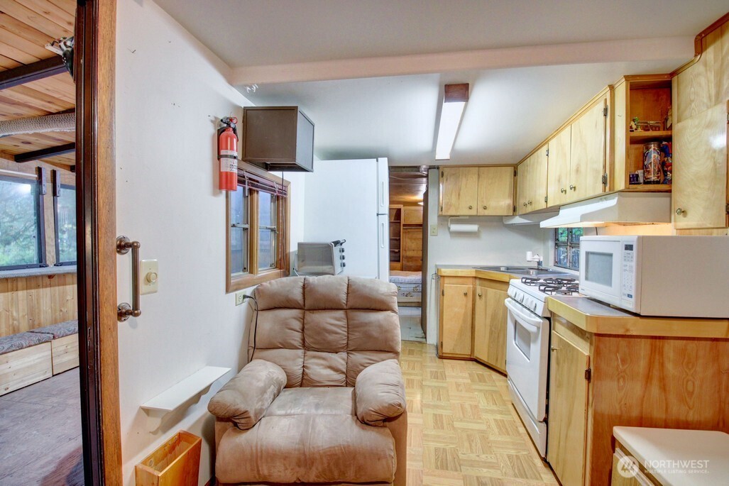89 Sunset Circle Deming WA 98244