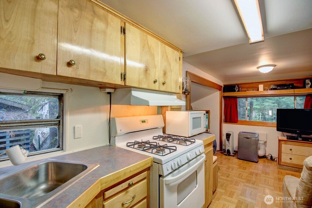 89 Sunset Circle Deming WA 98244
