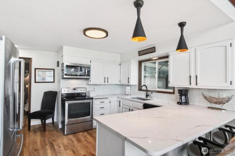 301 W Sunny Sands Cathlamet WA 98612