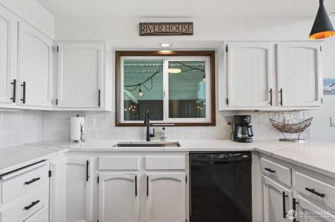301 W Sunny Sands Cathlamet WA 98612