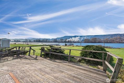 301 W Sunny Sands Cathlamet WA 98612