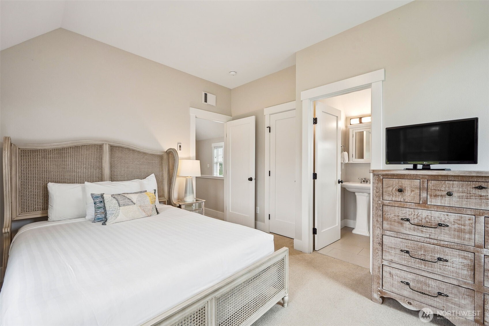 74 Flash Lane Pacific Beach WA 98571
