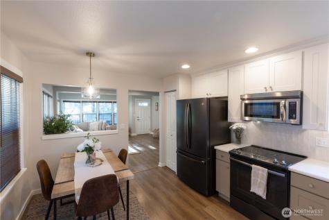 10521 Lake View Drive Lake Stevens WA 98258