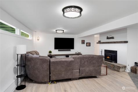 305 NE Waaga Way Bremerton WA 98311