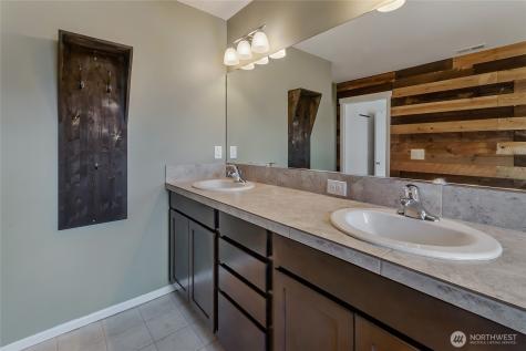 10582 191st Street E Puyallup WA 98374