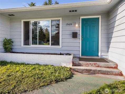 1909 Grove Street Marysville WA 98270