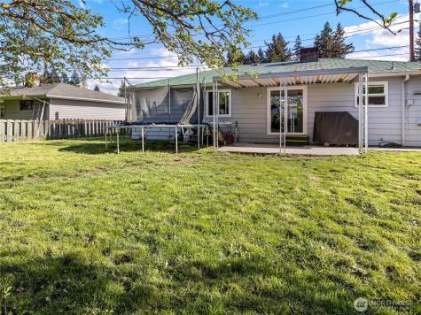 1909 Grove Street Marysville WA 98270
