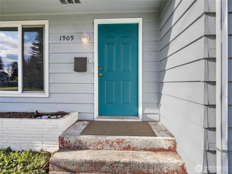 1909 Grove Street Marysville WA 98270