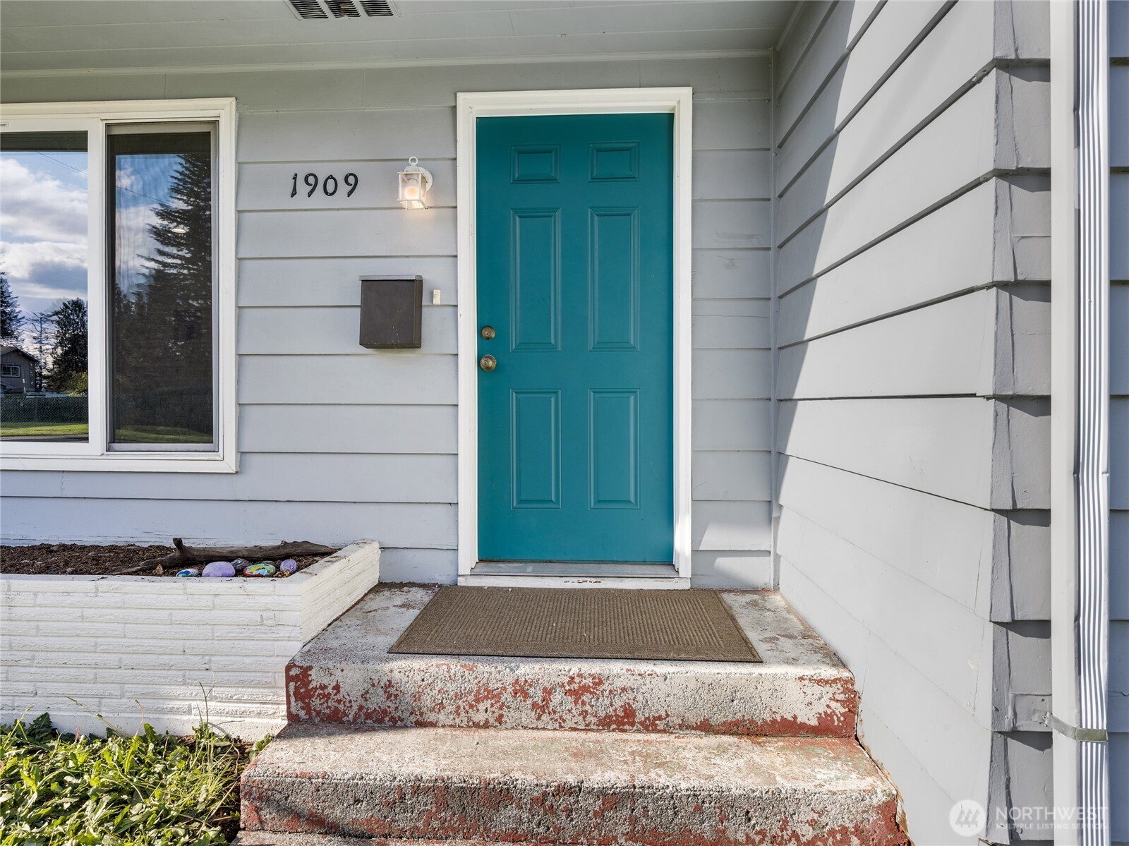 1909 Grove Street Marysville WA 98270