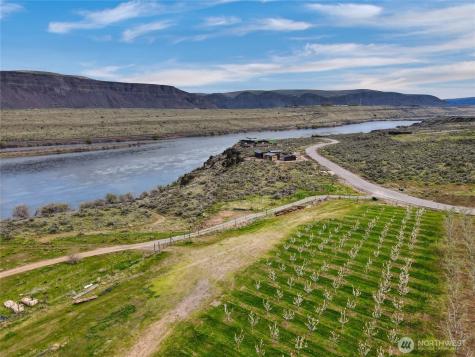 5814 Colockum Road Malaga WA 98828