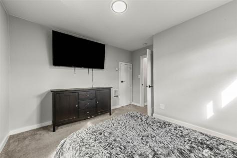 1782 S 44th Street Tacoma WA 98418