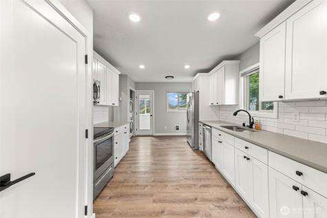 1782 S 44th Street Tacoma WA 98418