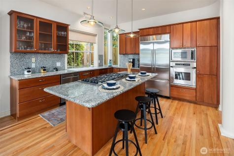 8418 Island Drive S Seattle WA 98118