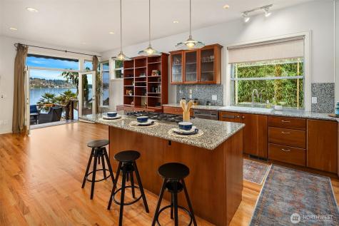 8418 Island Drive S Seattle WA 98118