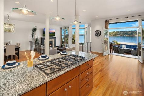 8418 Island Drive S Seattle WA 98118