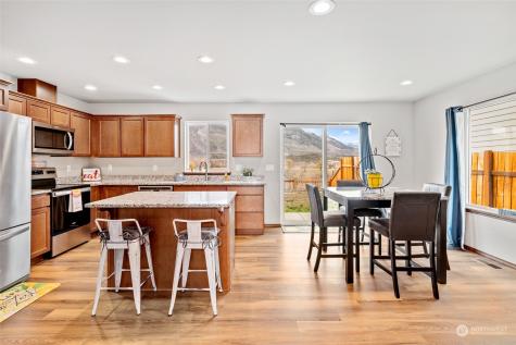 352 Hammond Lane Rock Island WA 98850