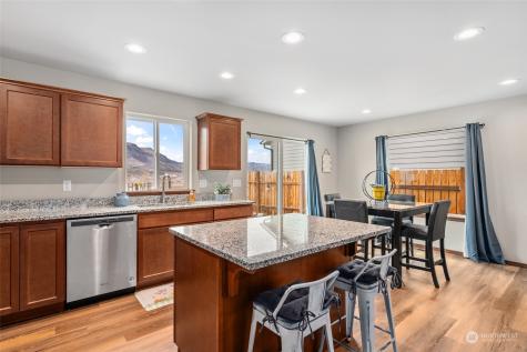 352 Hammond Lane Rock Island WA 98850