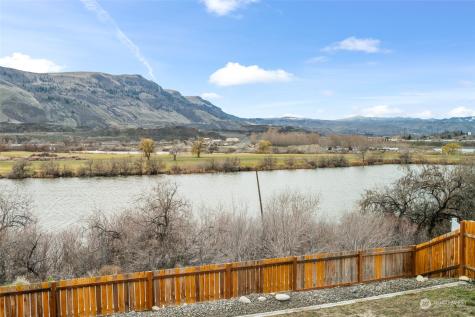 352 Hammond Lane Rock Island WA 98850