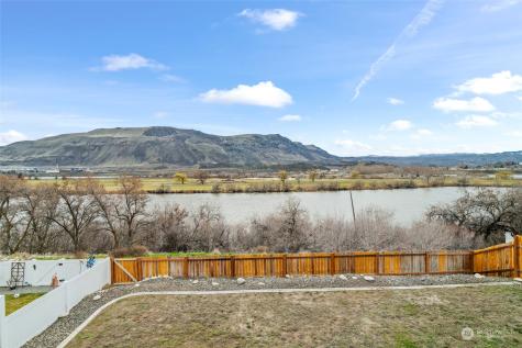 352 Hammond Lane Rock Island WA 98850