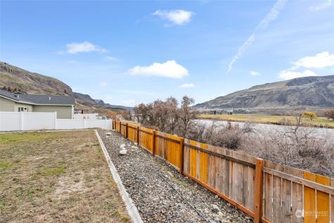 352 Hammond Lane Rock Island WA 98850