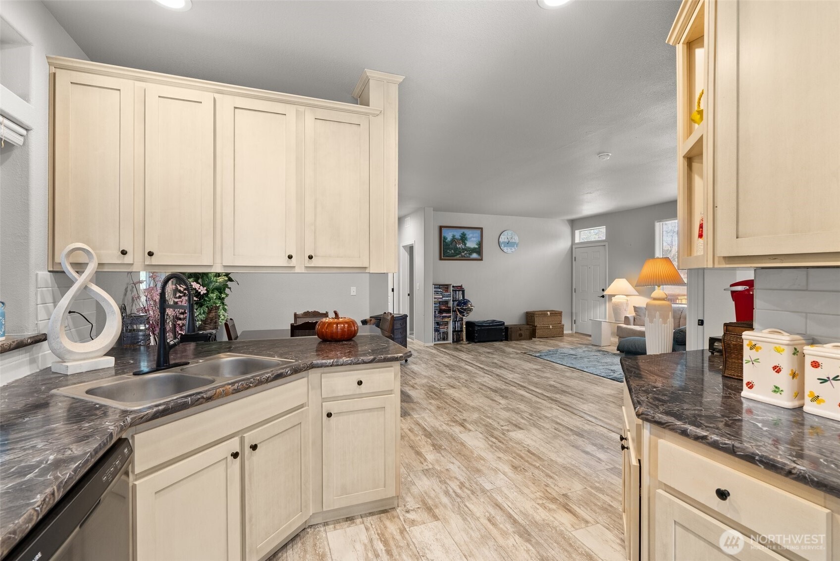 4 Lakeview Lane South Bend WA 98586