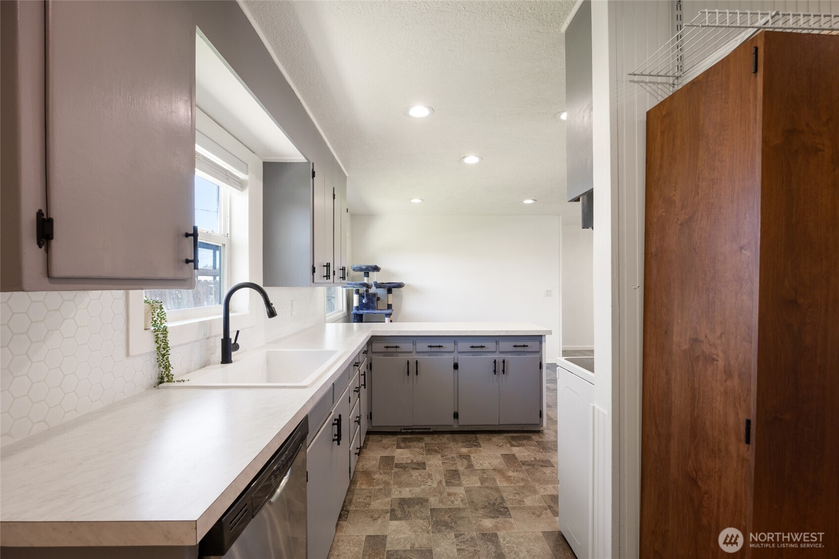 1046 W Gem Avenue Moses Lake WA 98837
