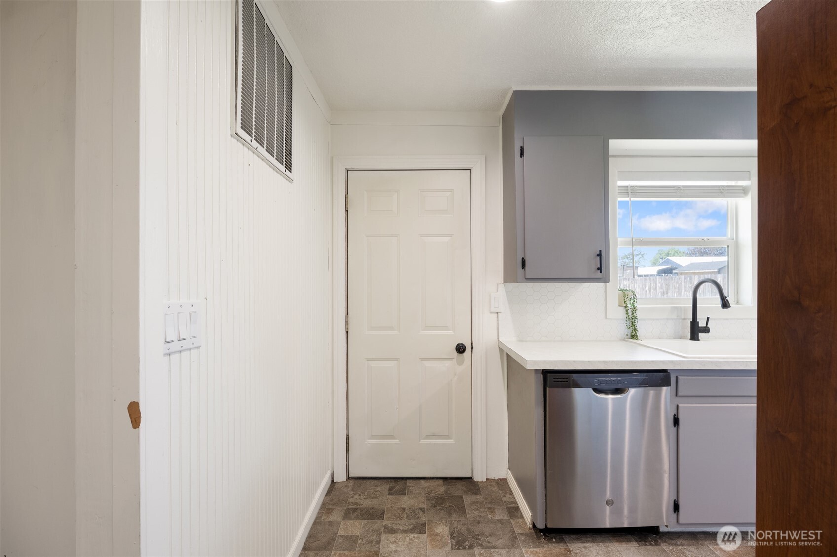 1046 W Gem Avenue Moses Lake WA 98837