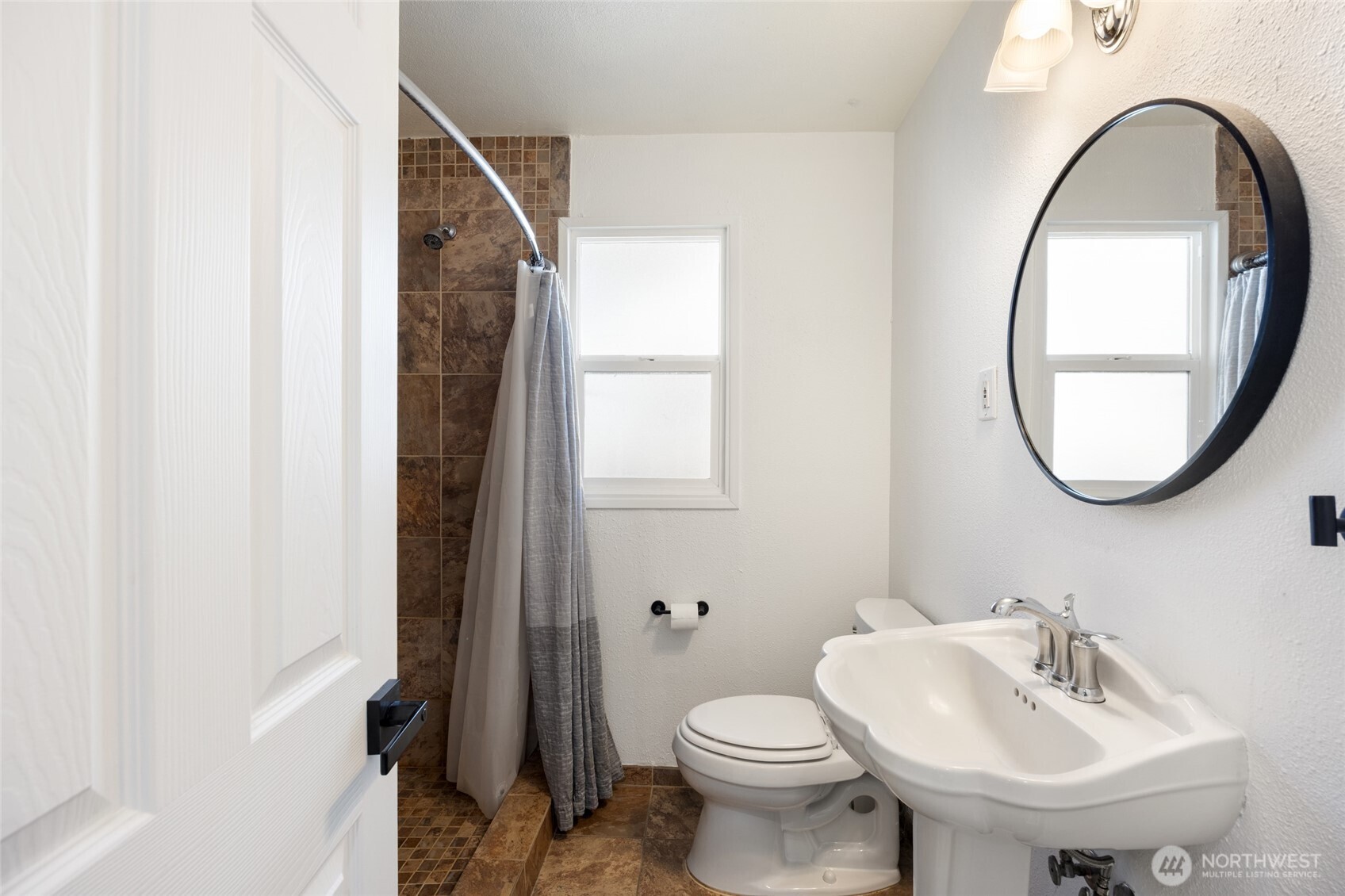 1046 W Gem Avenue Moses Lake WA 98837