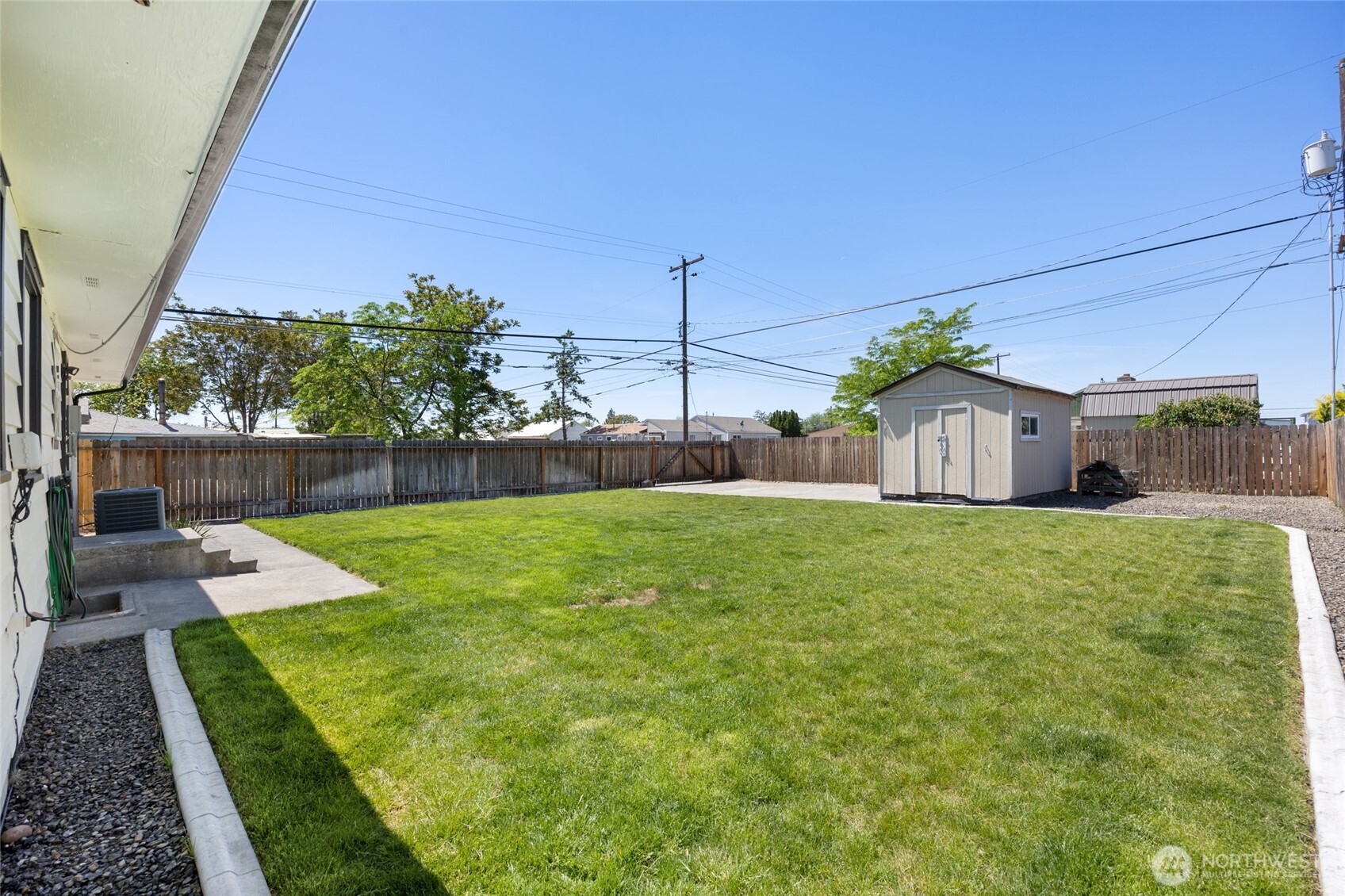 1046 W Gem Avenue Moses Lake WA 98837