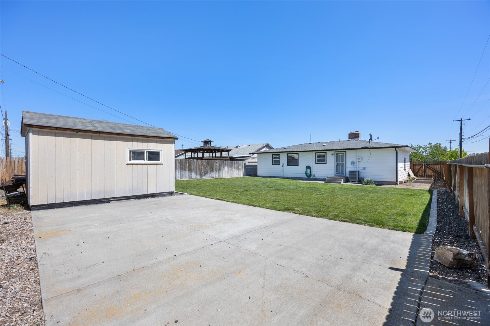 1046 W Gem Avenue Moses Lake WA 98837