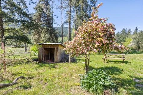 2252 Black Diamond Road Port Angeles WA 98363
