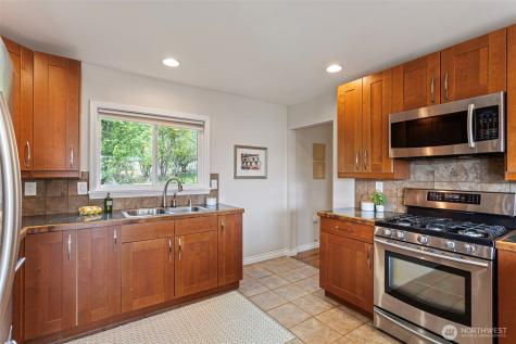 11210 Lakeside Avenue NE Seattle WA 98125